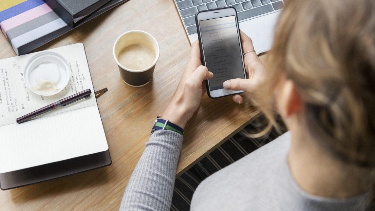 夫の上司からの誘い、何かを期待してしまう揺れる恋心